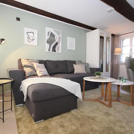 Appartement Wohnen Auf Der Historischen Stadtmauer Im Herzen Von