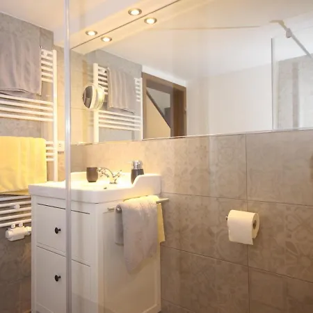 Wohnen Auf Der Historischen Stadtmauer Im Herzen Von