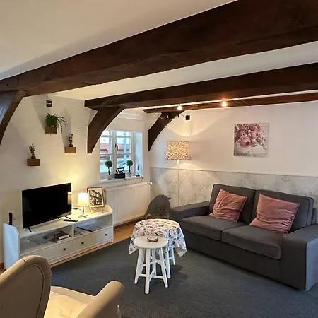 Wohnen Auf Der Historischen Stadtmauer Im Herzen Von