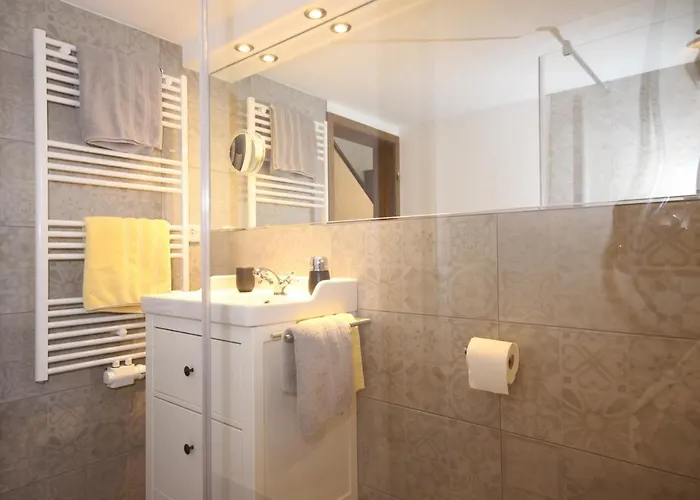 Wohnen Auf Der Historischen Stadtmauer Im Herzen Von